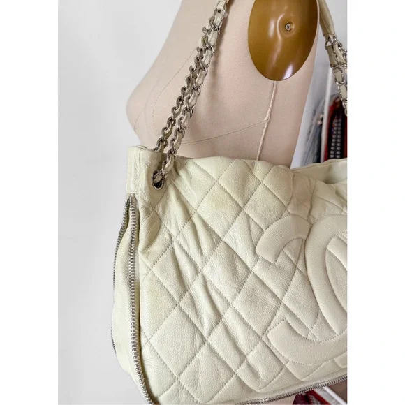 Vintage Chanel Ivory Quilted Caviar Leather Zip Expandable Shoulder Purse - Picture 9 of 15